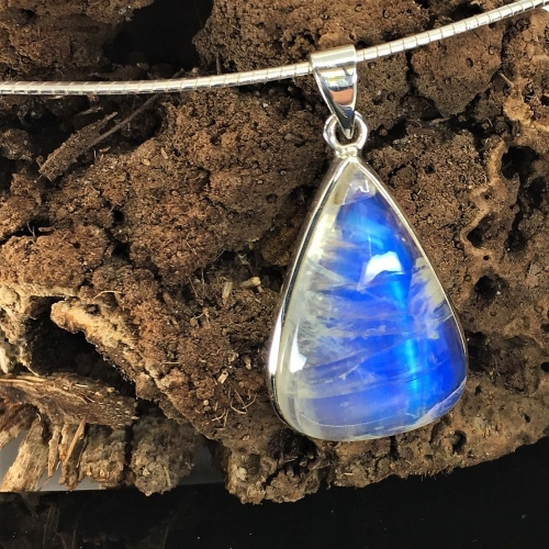 Moonstone Pendant - Buy High Quality Crystal Jewellery - Conscious Stones